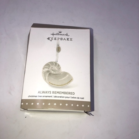 2015 HALLMARK  ORNAMENT ALWAYS REMEMBERED SHELL - Picture 1 of 3